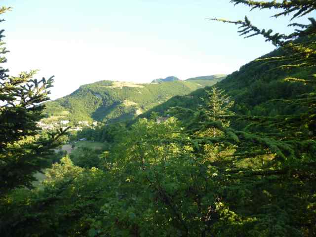 A farewell glimpse of the mountain scenery around Serra Sant'Abbondio